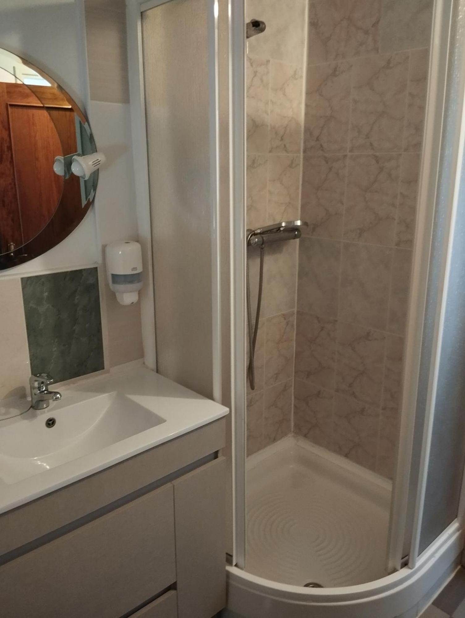 Hostal Bordillas Pomaluengo Bagian luar foto