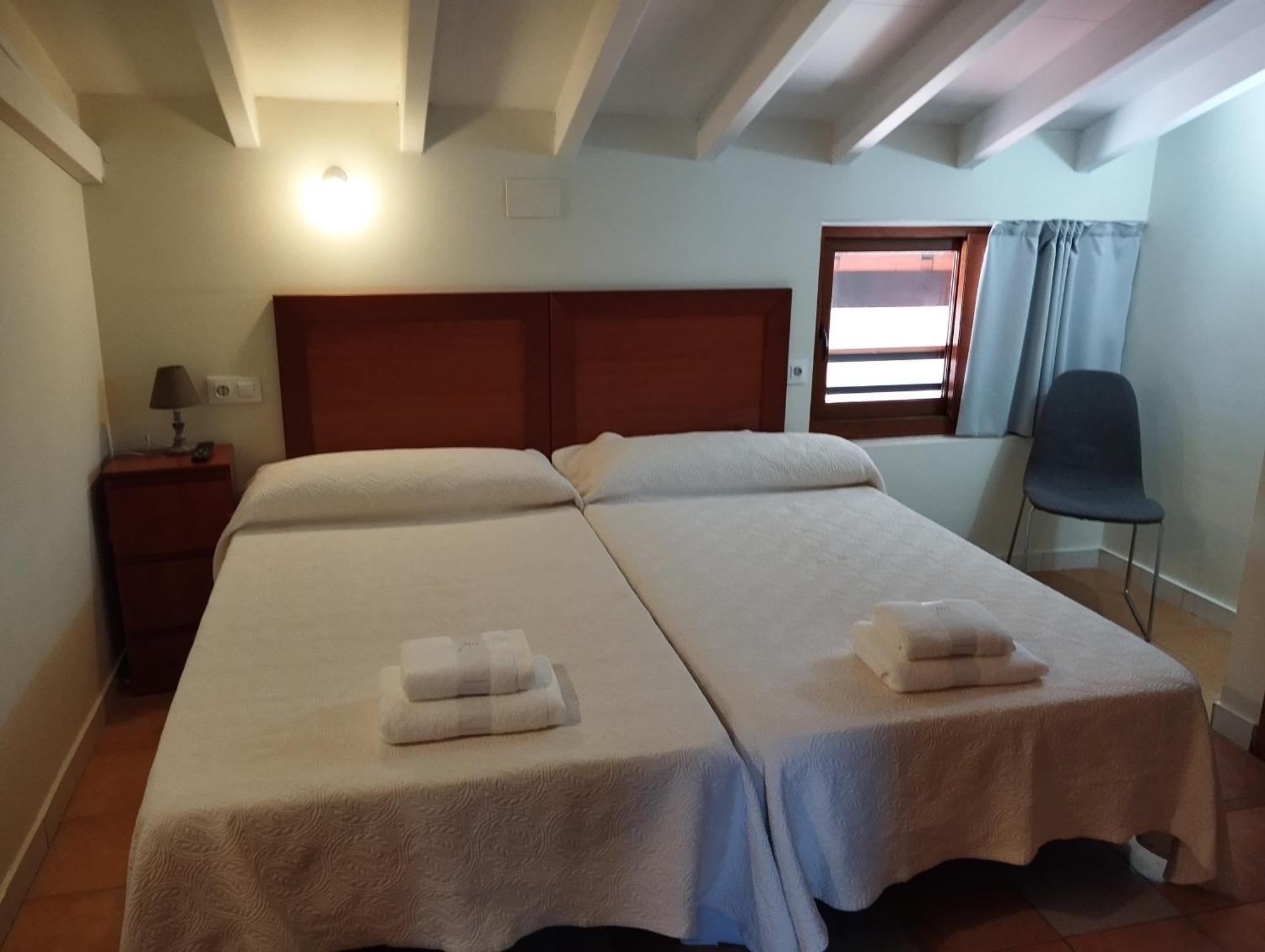Hostal Bordillas Pomaluengo Bagian luar foto