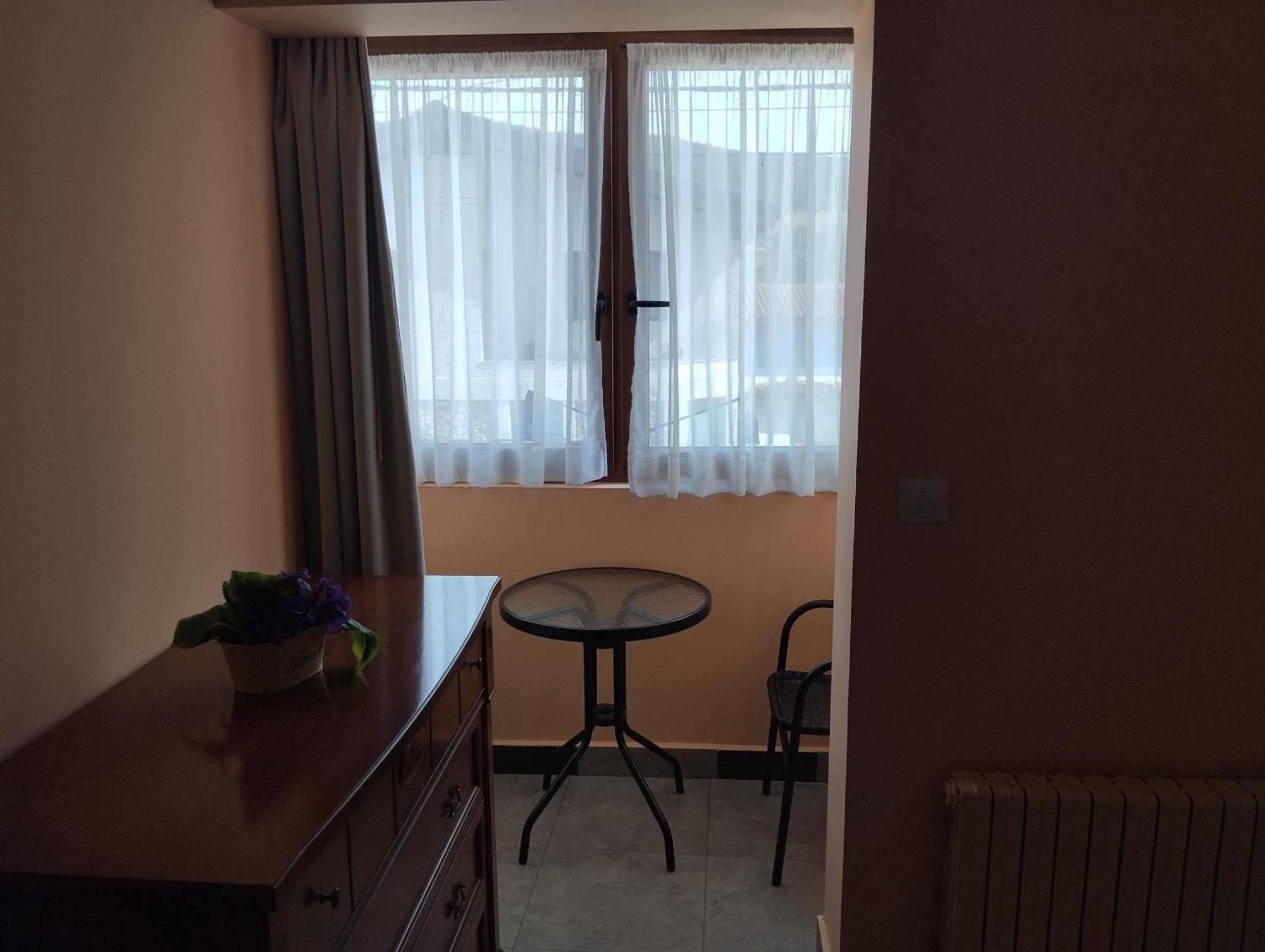 Hostal Bordillas Pomaluengo Bagian luar foto