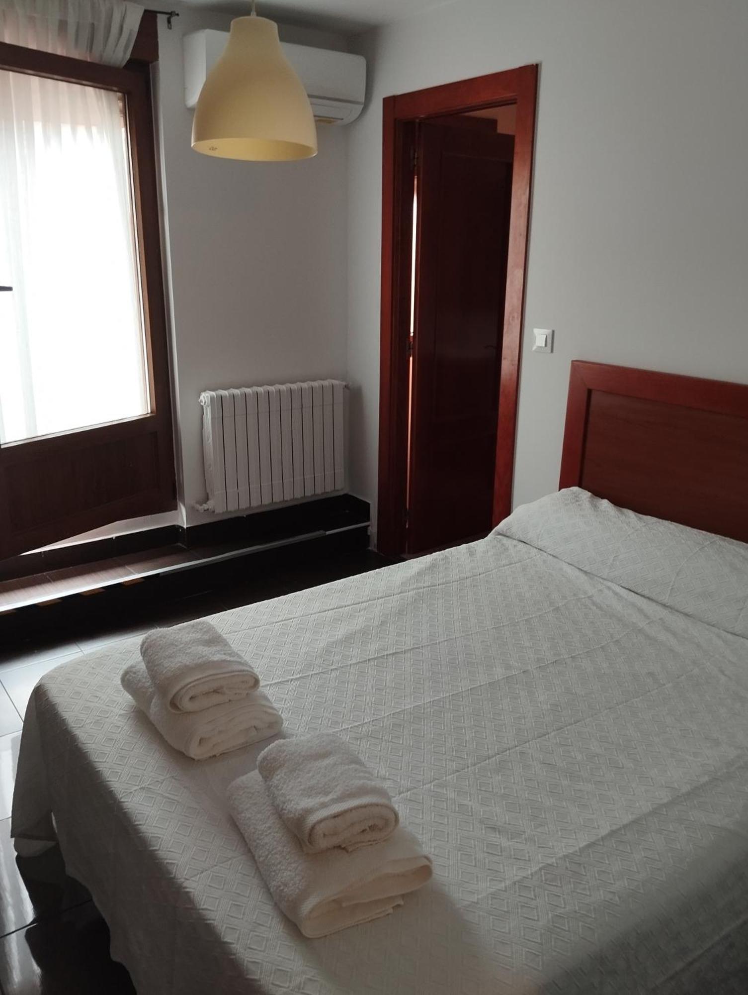 Hostal Bordillas Pomaluengo Bagian luar foto